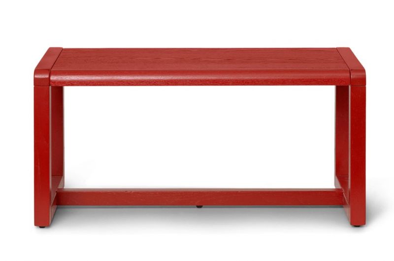 Rote Little Architect Bank von Ferm Living: Moderne Kinderbank aus Holz für das Kinderzimmer.